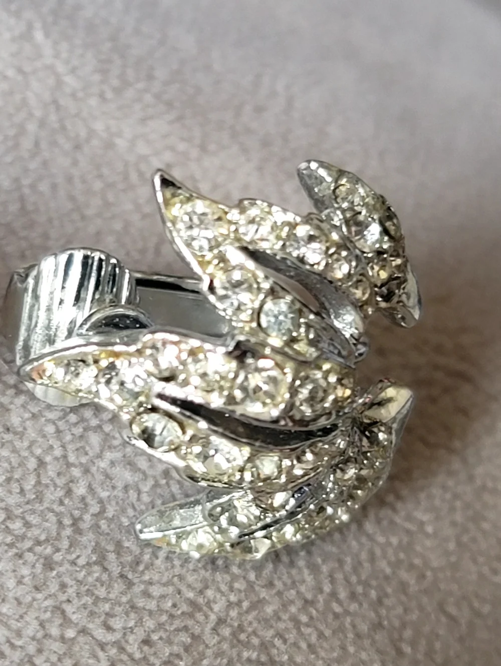 Vtg BOUCHER Clip Earrings Silvertone Rhinestone Leaf Signed (Rhodium Plating)